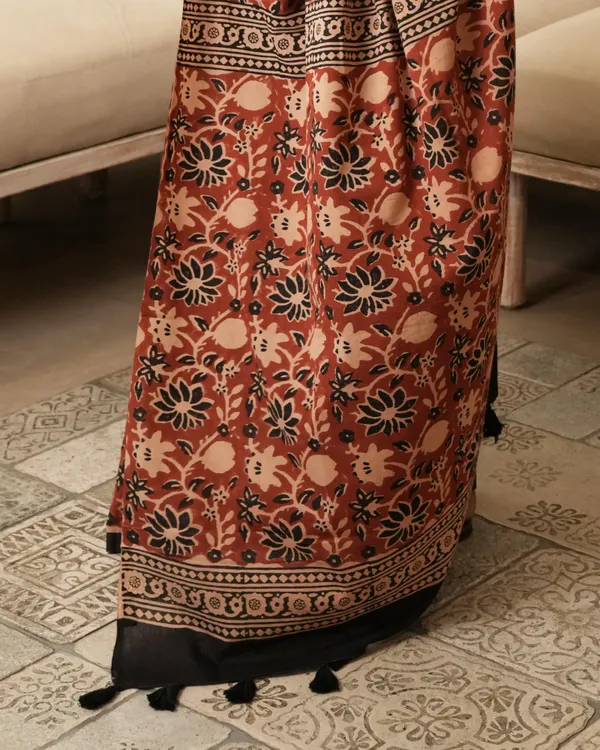 Red_Cotton_Zigzag_Print_Mulmul_Saree_For_Women